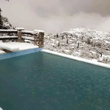 Zenterra Mountain Luxury με ιδιωτική πισίνα Apartment *